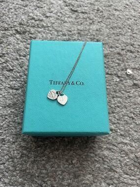 AUTHENTIC TIFFANY AND CO DOUBKE HEARY NECKLACE